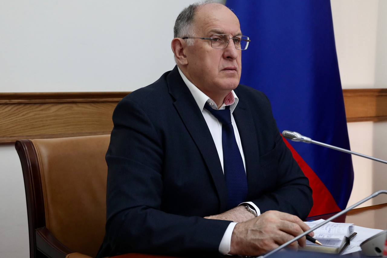 Абдулмуслим Абдулмуслимов провёл заседание Оперативного штаба по обеспечению устойчивости развития экономики республики